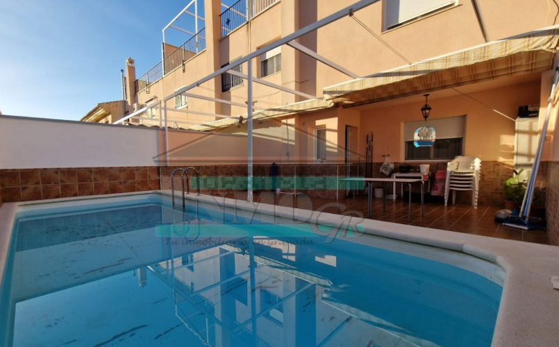 Casa de 4 dormitorios con piscina en Churriana de la Vega