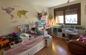 Casa de 4 dormitorios en urbanización en Jun