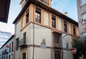 Piso en venta de 2 dormitorios en pleno centro de Granada