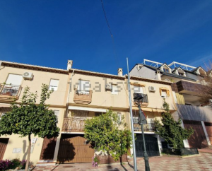 Casa de 3 dormitorios con plaza de garaje en Cájar