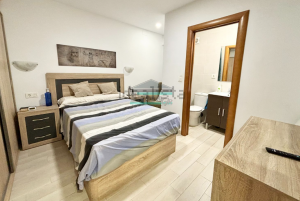 Piso reformado de 3 dormitorios en Granada centro