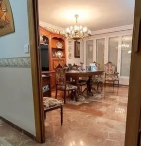 Piso de 4 dormitorios en calle Arabial