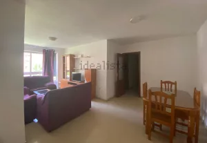 Piso de 4 dormitorios con garaje en Granada