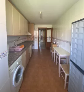 Piso de 4 dormitorios con garaje en Granada