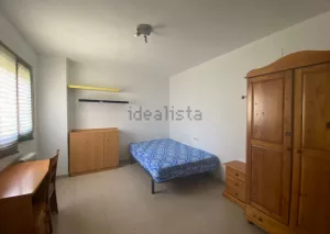 Piso de 4 dormitorios con garaje en Granada