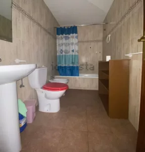 Piso de 4 dormitorios con garaje en Granada