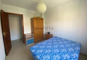 Piso de 4 dormitorios con garaje en Granada