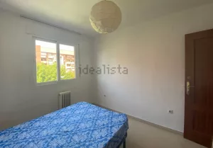 Piso de 4 dormitorios con garaje en Granada