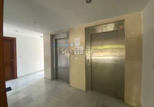 Piso de 4 dormitorios con garaje en Granada