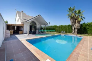 Chalet de 4 dormitorios con piscina en Dílar