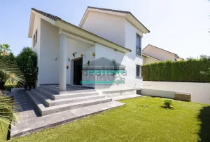 Chalet de 4 dormitorios con piscina en Dílar