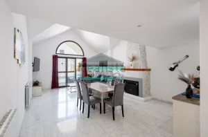 Chalet de 4 dormitorios con piscina en Dílar