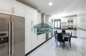 Chalet de 4 dormitorios con piscina en Dílar