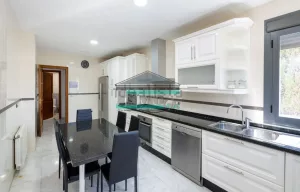 Chalet de 4 dormitorios con piscina en Dílar