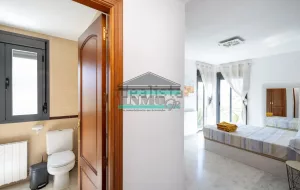 Chalet de 4 dormitorios con piscina en Dílar