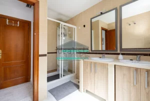 Chalet de 4 dormitorios con piscina en Dílar