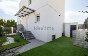Casa en venta de 4 dormitorios en Ogíjares
