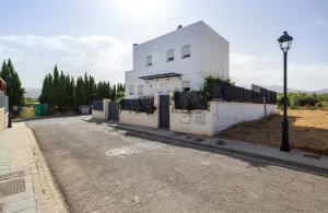 Casa en venta de 4 dormitorios en Ogíjares