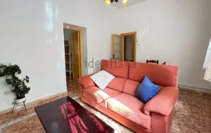 Piso de 3 dormitorios con calefacción incluida en Granada