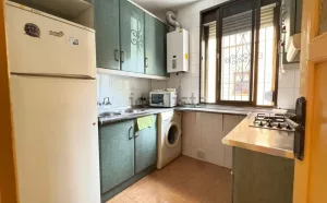 Piso de 3 dormitorios con calefacción incluida en Granada
