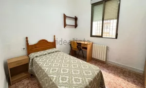Piso de 3 dormitorios con calefacción incluida en Granada