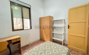 Piso de 3 dormitorios con calefacción incluida en Granada