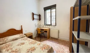 Piso de 3 dormitorios con calefacción incluida en Granada