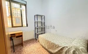 Piso de 3 dormitorios con calefacción incluida en Granada