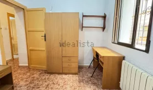 Piso de 3 dormitorios con calefacción incluida en Granada