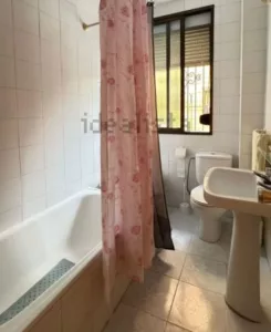 Piso de 3 dormitorios con calefacción incluida en Granada