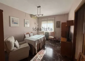 Piso de 6 dormitorios en Granada centro