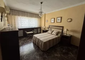 Piso de 6 dormitorios en Granada centro