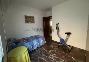 Piso de 6 dormitorios en Granada centro