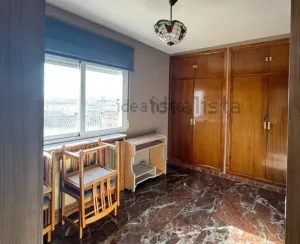 Piso de 6 dormitorios en Granada centro
