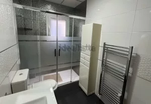 Piso de 6 dormitorios en Granada centro