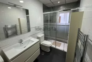Piso de 6 dormitorios en Granada centro
