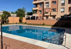 Piso de 1 dormitorio con piscina en Granada centro