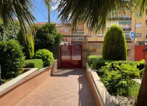 Piso de 1 dormitorio con piscina en Granada centro