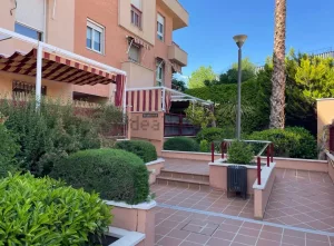 Piso de 1 dormitorio con piscina en Granada centro