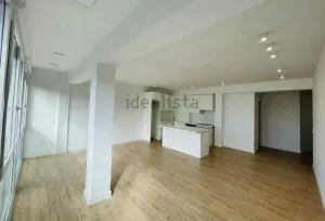 Piso de 3 dormitorios en venta en Granada