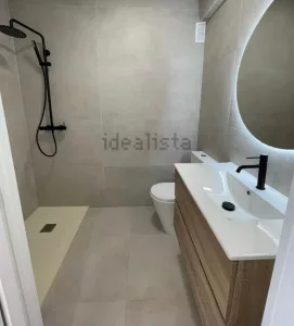 Piso de 3 dormitorios en venta en Granada