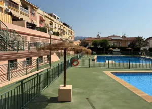 Piso de 3 dormitorios con piscina en Gójar