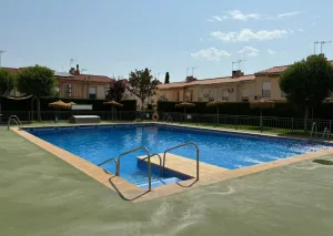Piso de 3 dormitorios con piscina en Gójar