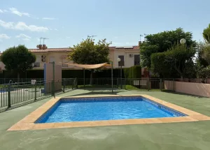 Piso de 3 dormitorios con piscina en Gójar