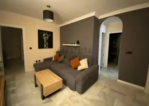 Piso de 3 dormitorios con piscina en Gójar