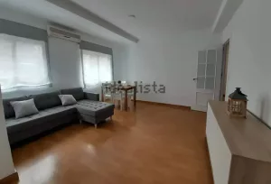 Piso para 3 estudiantes en La Chana