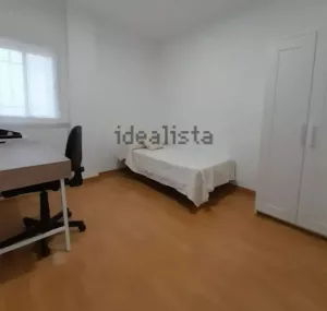 Piso para 3 estudiantes en La Chana