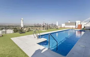 Chalet con piscina con 4 dormitorios en Granada