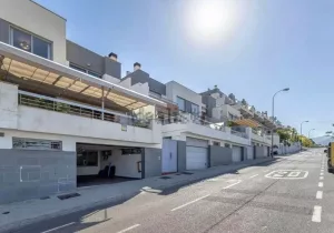 Chalet con piscina con 4 dormitorios en Granada