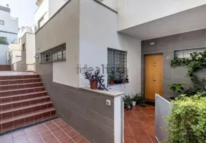 Chalet con piscina con 4 dormitorios en Granada